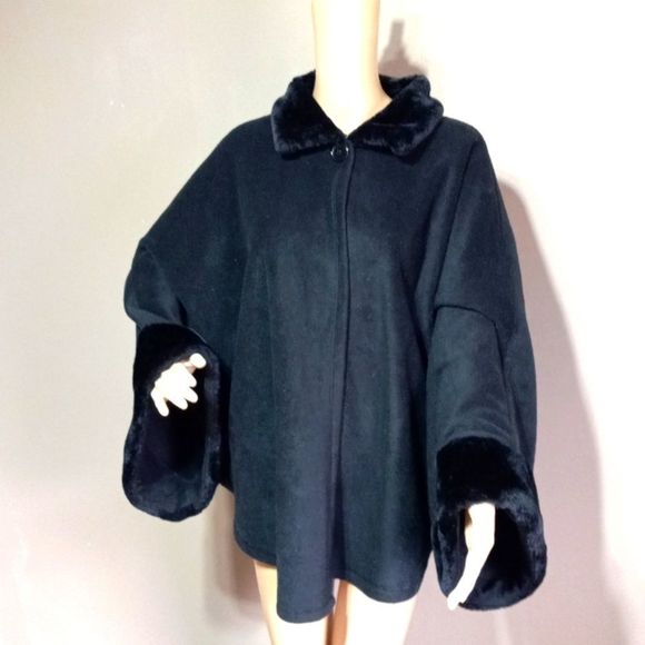 Vintage late 70s Argee velour wrap with sleeves, faux collar & wrists, sz OS - Picture 1 of 6